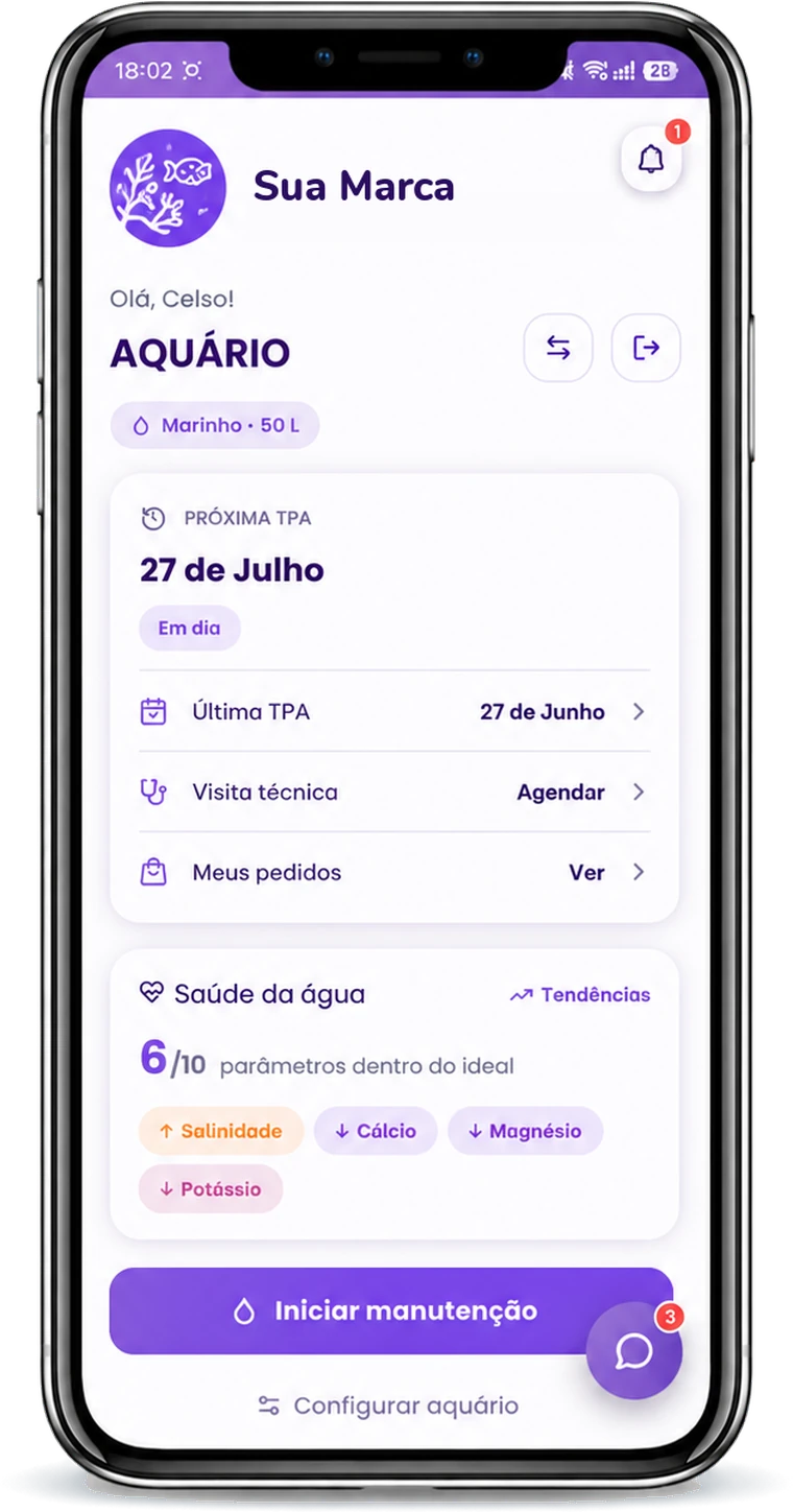 O mesmo app com o logotipo e a paleta roxa de outra loja